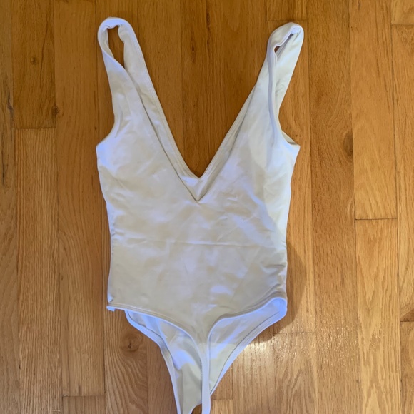 White XXS Babaton Deep V Contour Bodysuit - Picture 4 of 5